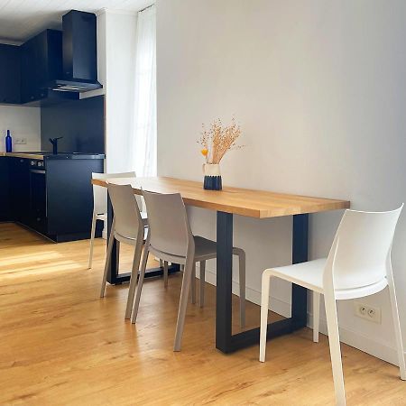 Charmant Appartement Renove Au Coeur De Конкарно Экстерьер фото