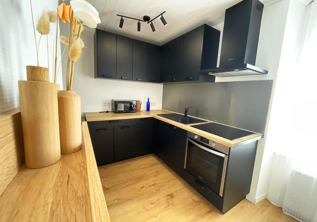 Charmant Appartement Renove Au Coeur De Конкарно Экстерьер фото